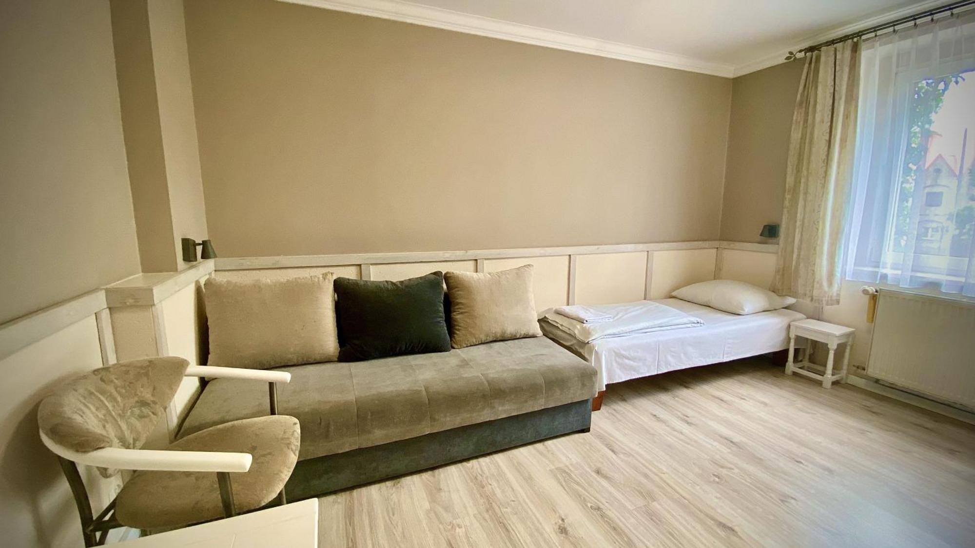 Villa Pod Orzechem W Zaniemyslu Luaran gambar