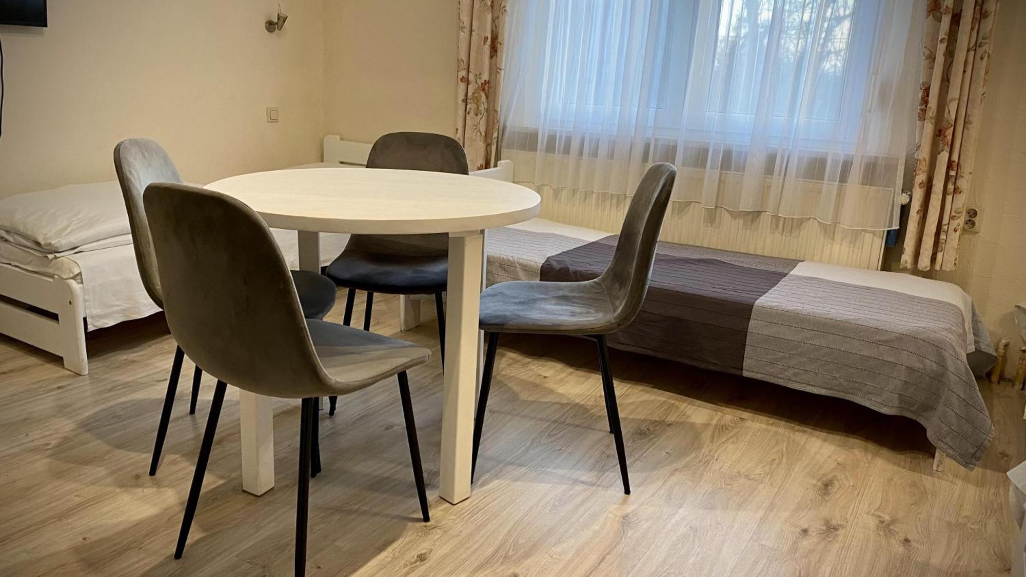 Villa Pod Orzechem W Zaniemyslu Luaran gambar