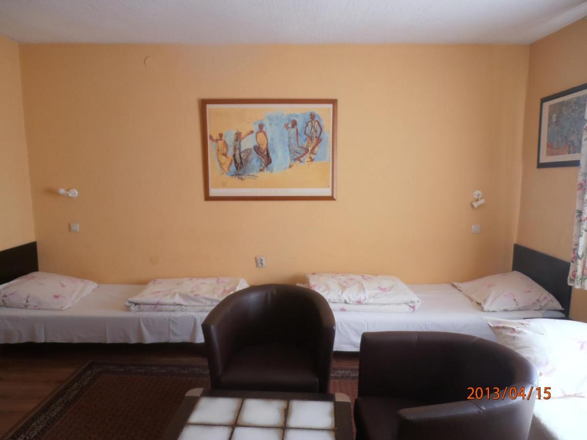 Villa Pod Orzechem W Zaniemyslu Bilik gambar