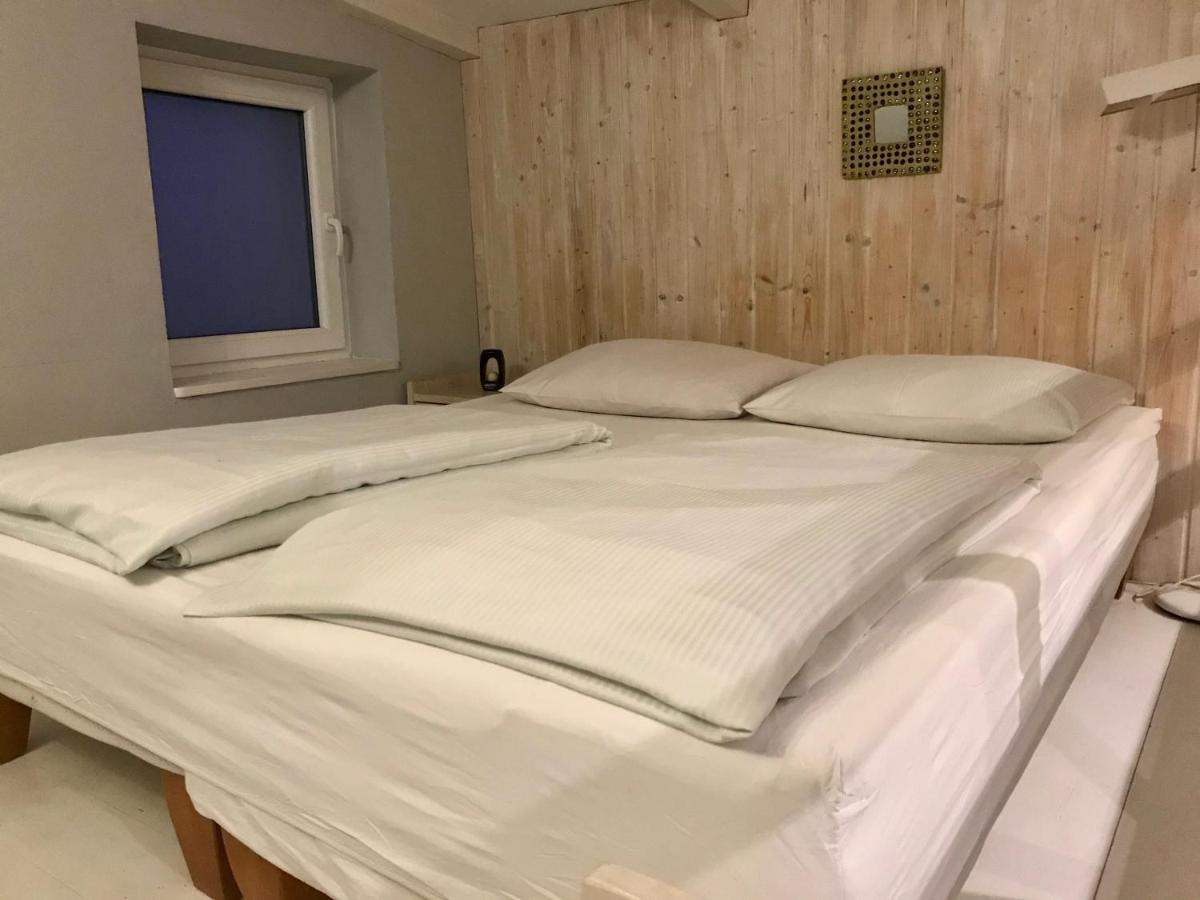 Villa Pod Orzechem W Zaniemyslu Luaran gambar